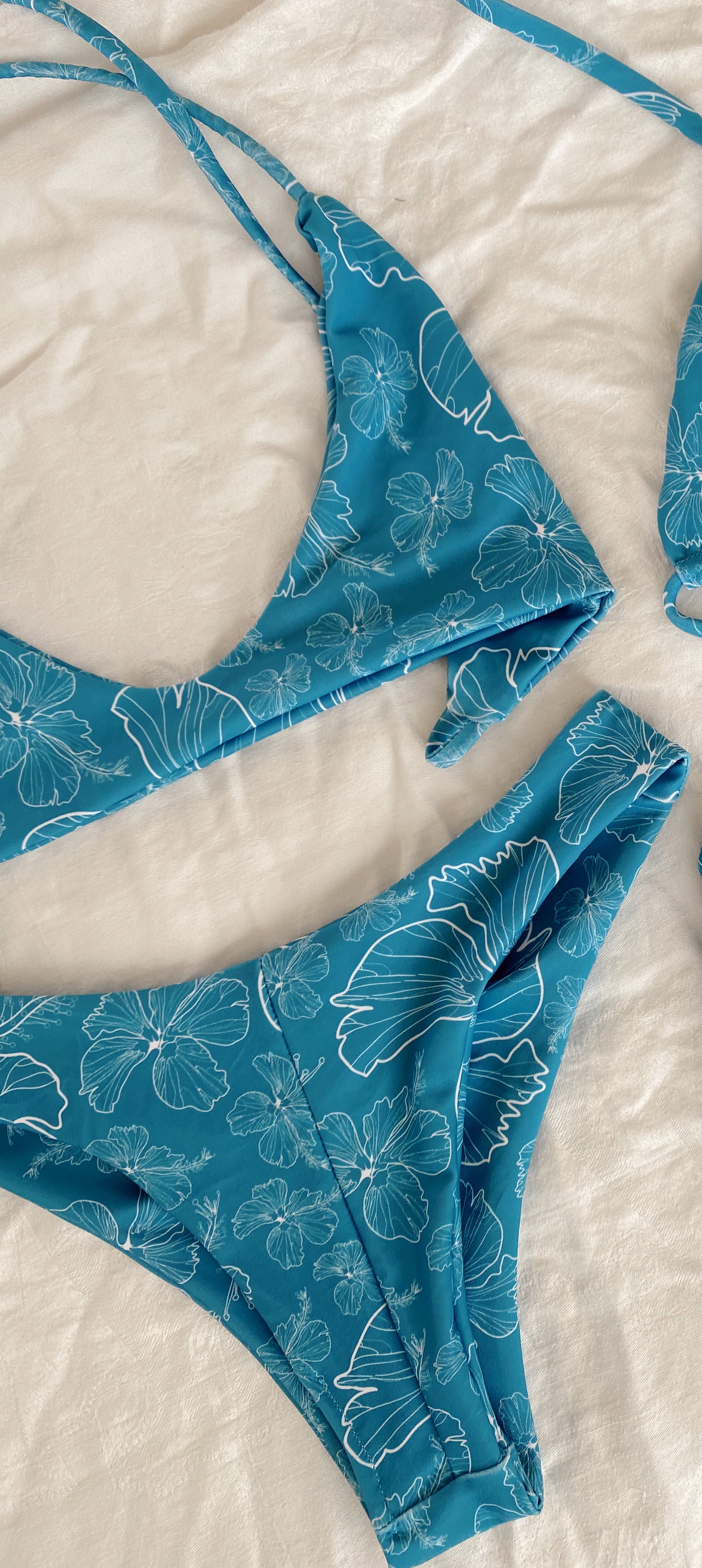 Ivy Bottom in Island Hibiscus